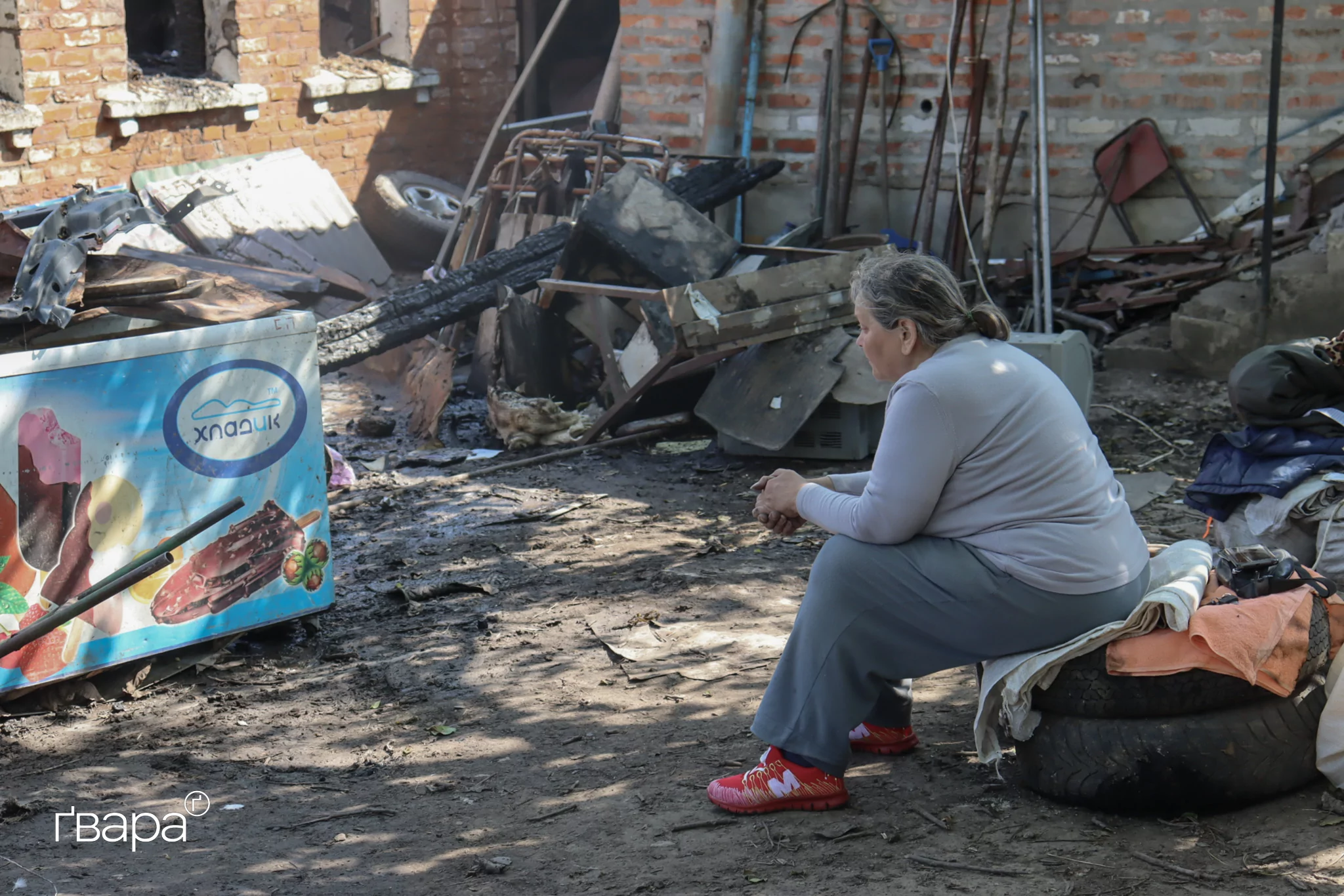 зображення до посту: «Сусід подзвонив, сказав:&#8221;Я горю, що у тебе — не знаю&#8221;». Росія вдарила дронами по Кулиничах