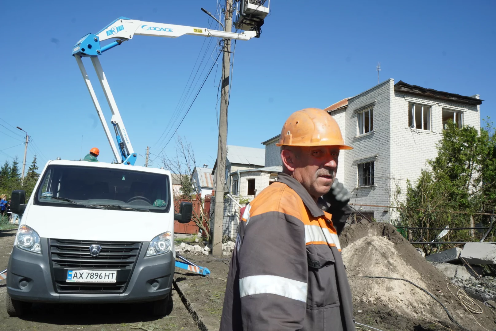 зображення до посту: In photos: Russians drop glide bombs on Kharkiv, damaging 15 private houses
