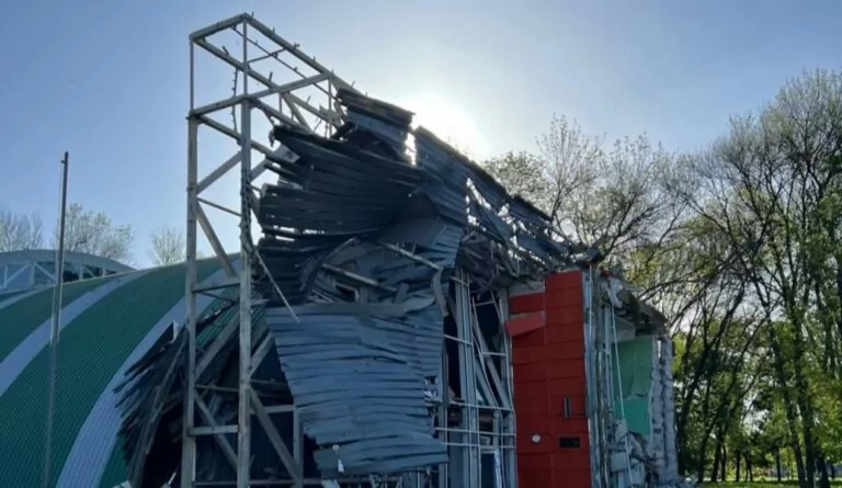 Russian army strikes village in Kharkiv region with glide bombs, injuring 2 police officers, civilian woman