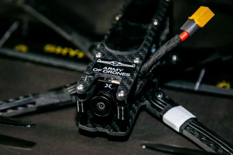 Укрзалізниця передала українським військовим майже 70 FPV-дронів «Грім»