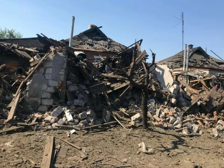 Російські війська вдарили керованою авіабомбою по Золочеву на Харківщині