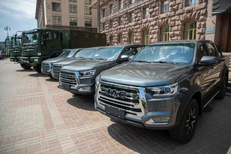 Київ придбав для харківської бригади 38 авто та понад 100 дронів