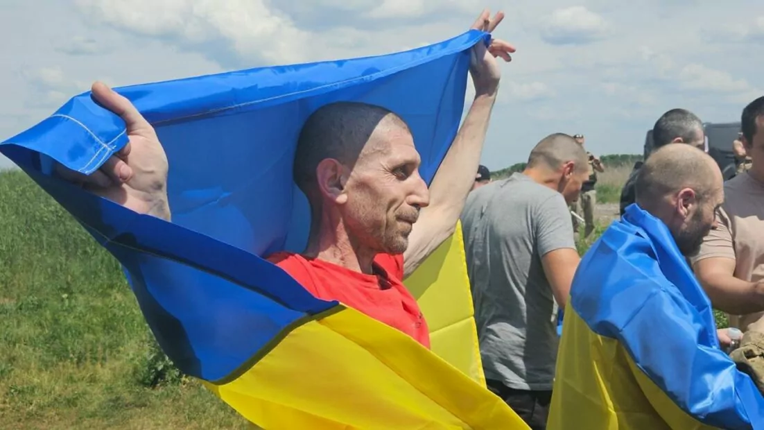 В Україну під час обміну полоненими повернулися 75 громадян / Фото з телеграм-каналу Володимира Зеленського
