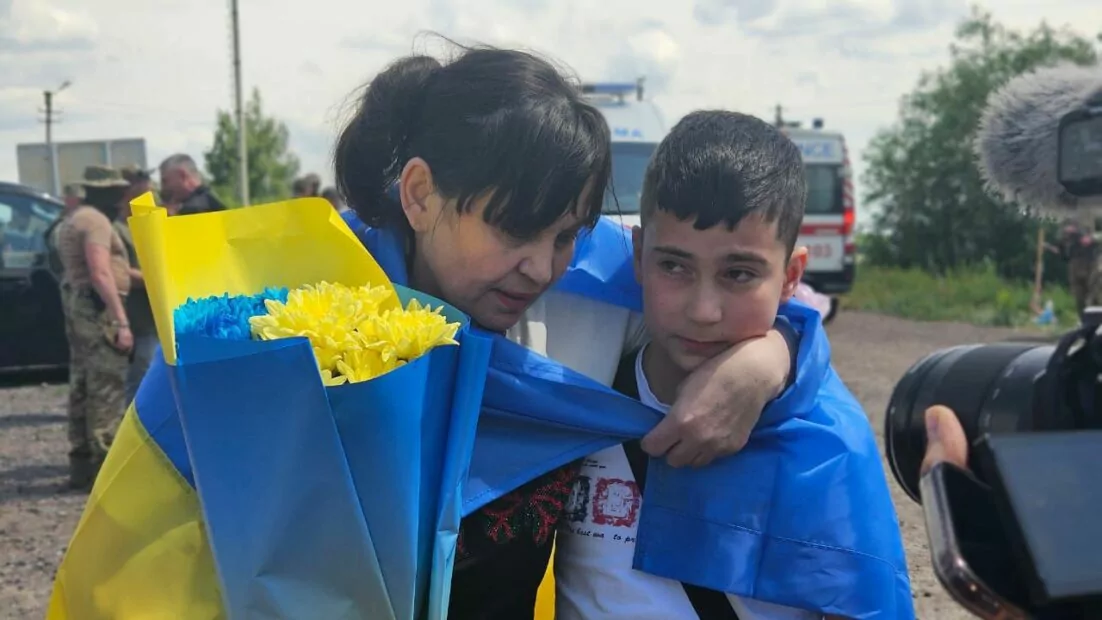 В Україну під час обміну полоненими повернулися 75 громадян / Фото з телеграм-каналу Володимира Зеленського