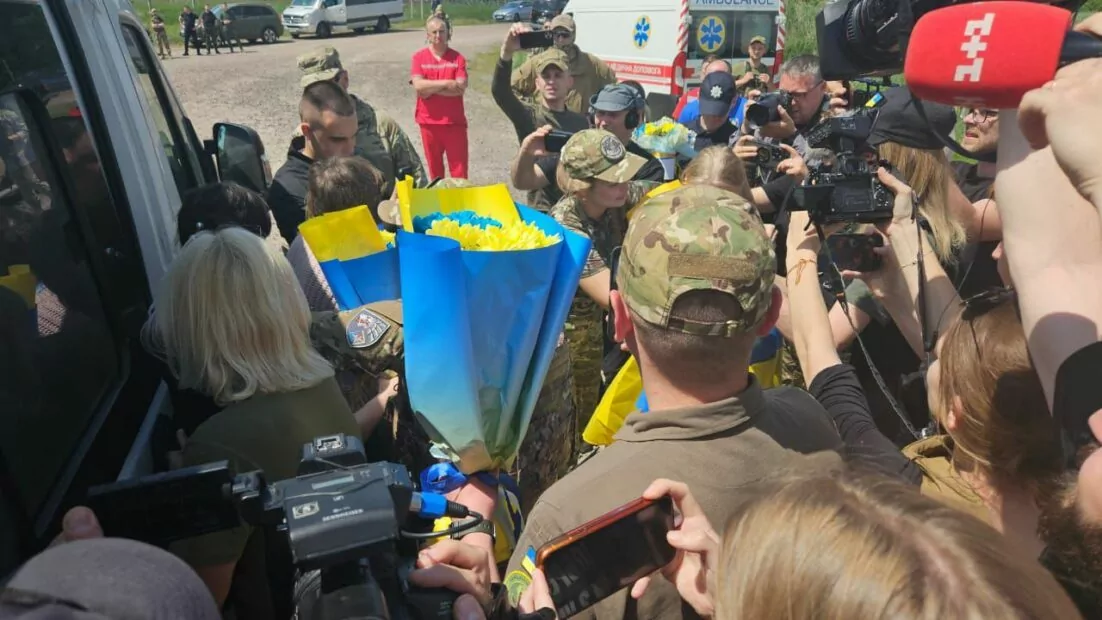В Україну під час обміну полоненими повернулися 75 громадян / Фото з телеграм-каналу Володимира Зеленського