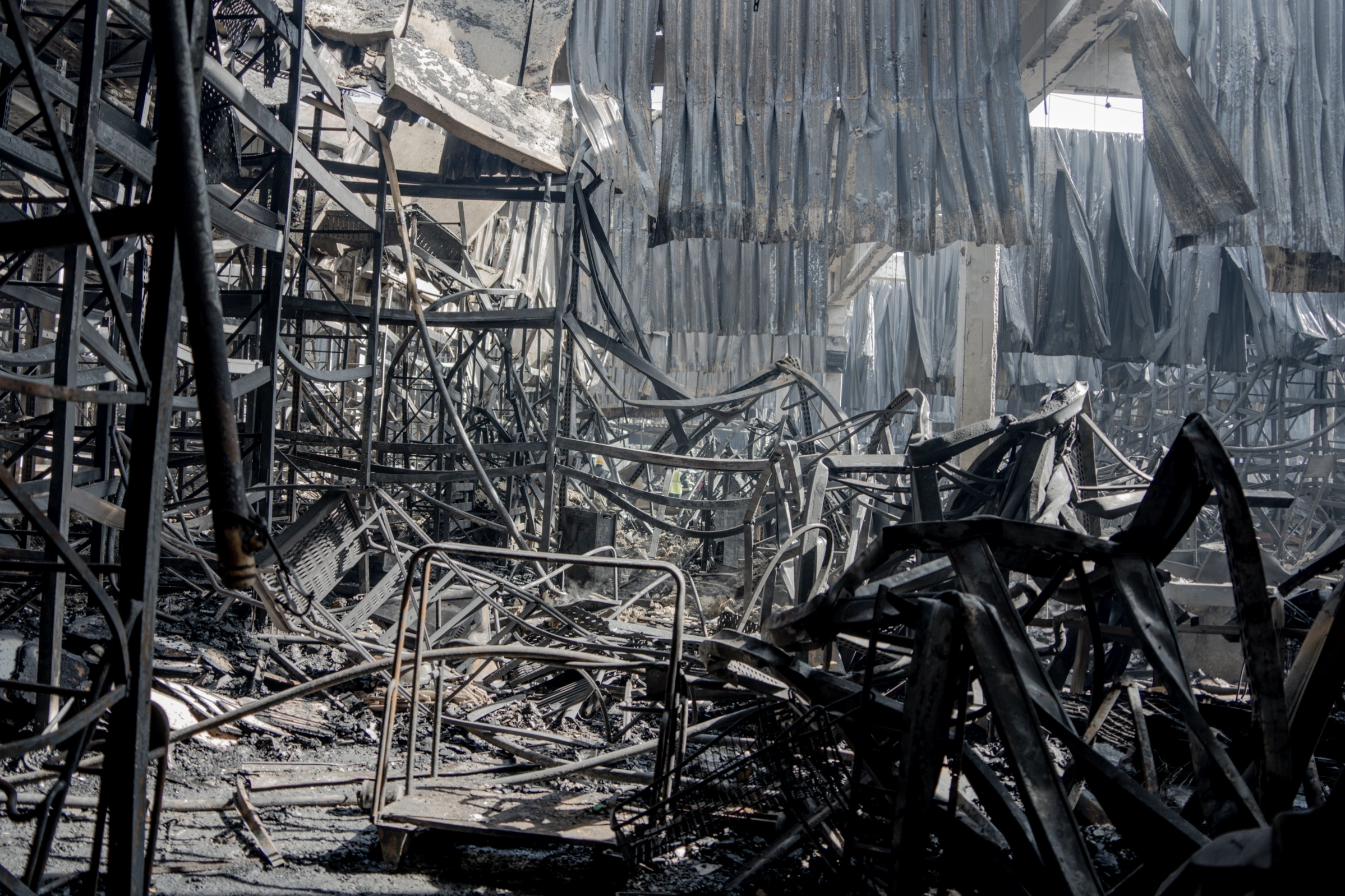 зображення до посту: In Photos: Aftermath of Russian attack on hypermarket in Kharkiv, which killed 18, including 12 and 17-year-old, injured 48  