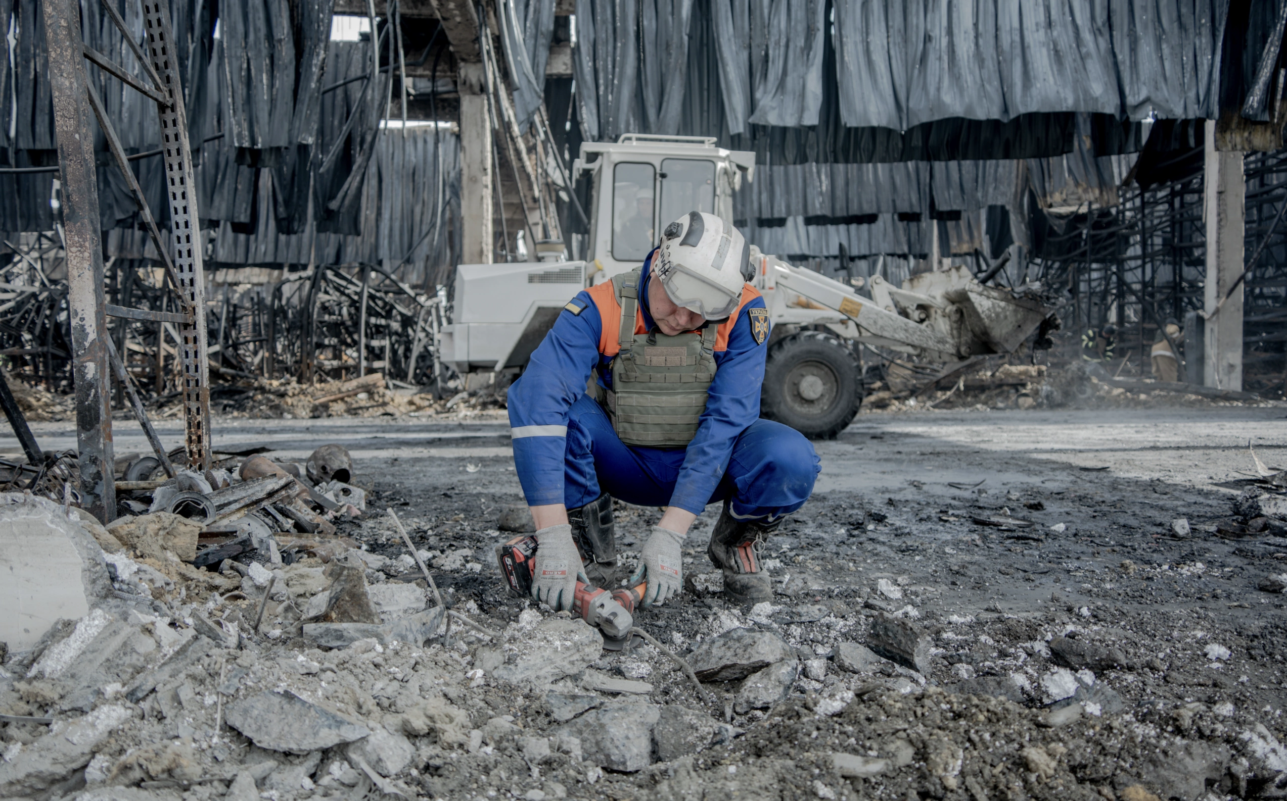 зображення до посту: In Photos: Aftermath of Russian attack on hypermarket in Kharkiv, which killed 18, including 12 and 17-year-old, injured 48  