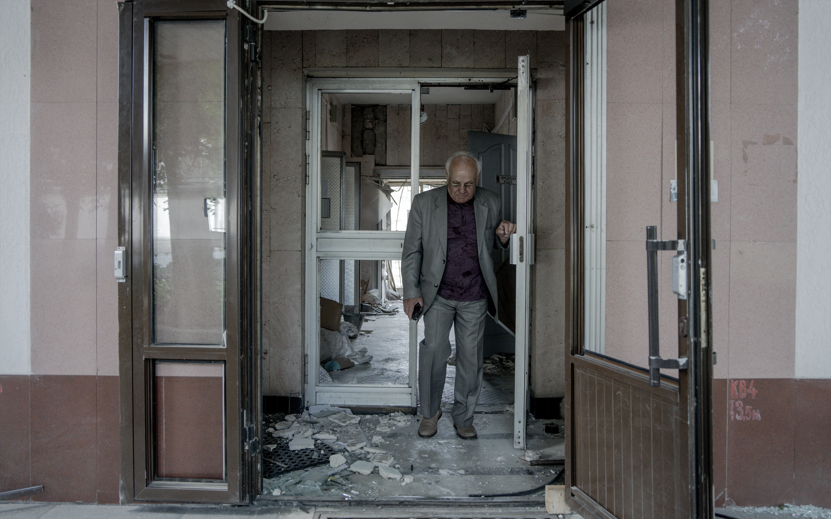 зображення до посту: In Photos: Russians drop 3 gliding bombs on Kharkiv, kill 1, injure 13 