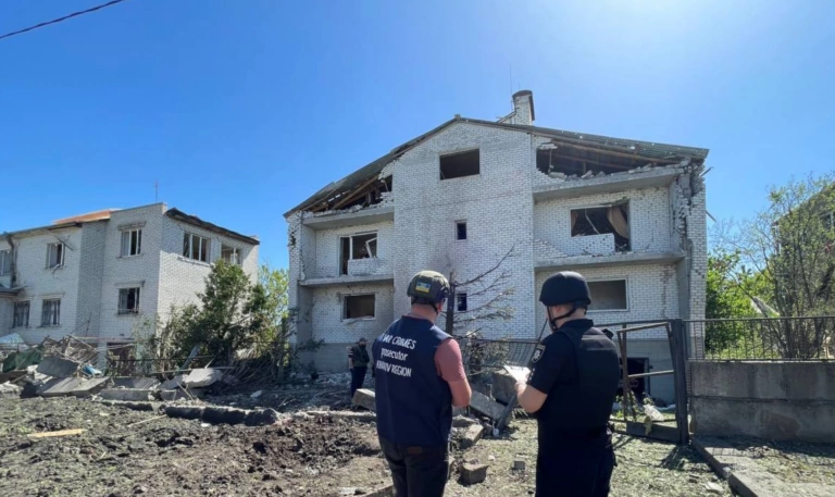 Енергетики відновлюють електропостачання після обстрілу в Київському районі Харкова