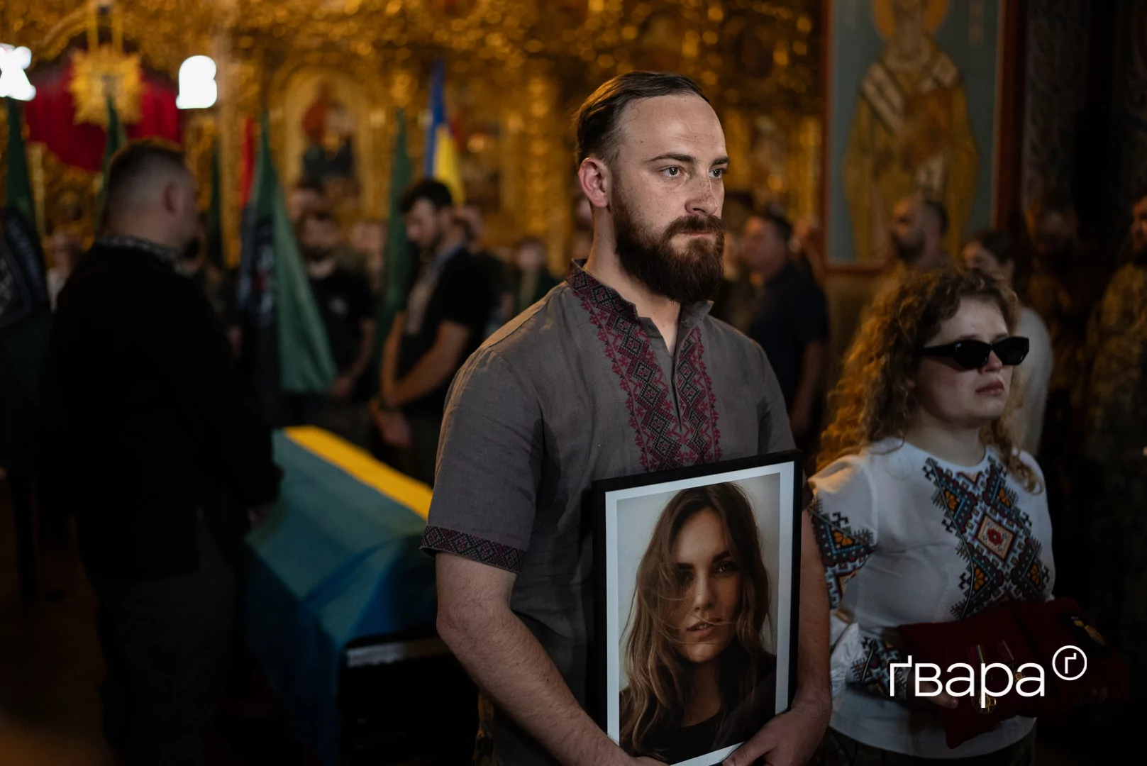 зображення до посту: Тисячі українців прийшли попрощатися з полеглою парамедикинею Іриною Цибух — фото