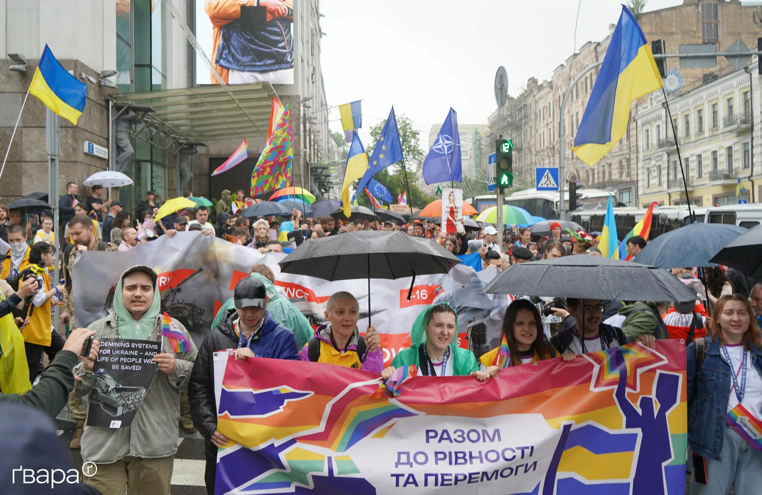 зображення до посту: КиївПрайд: у столиці вперше за час вторгнення відбувся марш рівності  — фото