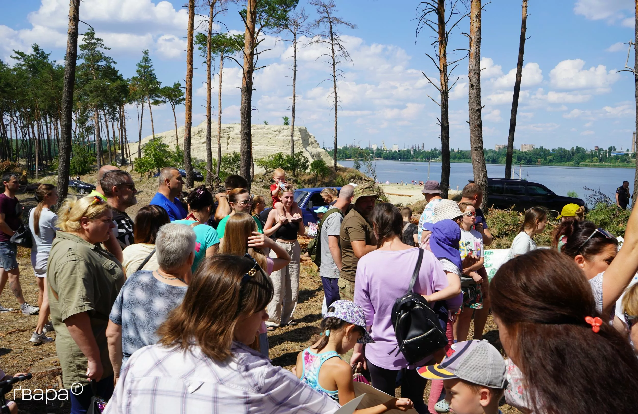 зображення до посту: У Харкові пройшла акція проти вирубки Основ’янського лісу – фото