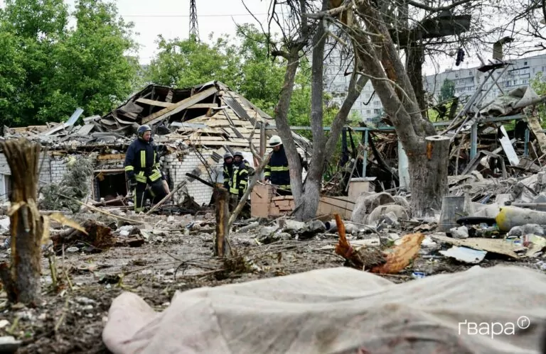 Армія РФ скинула авіабомби на Харків: один загиблий та 12 постраждалих — фоторепортаж