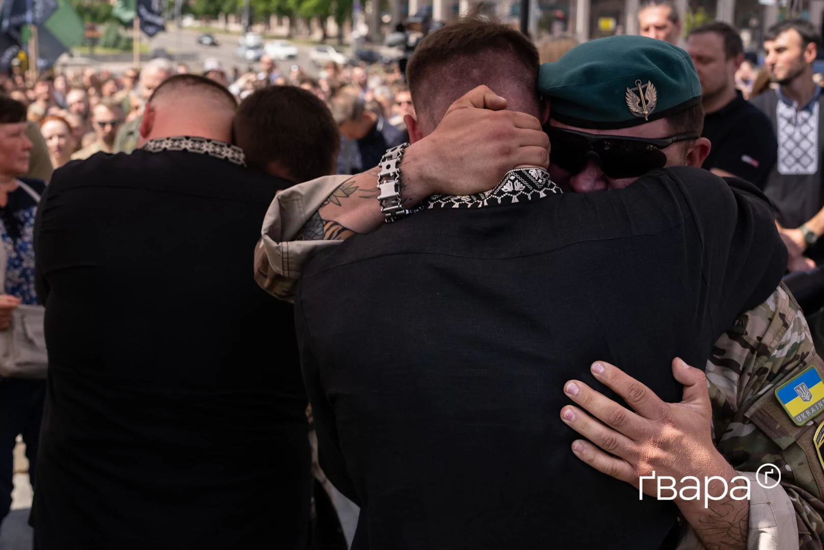 зображення до посту: Тисячі українців прийшли попрощатися з полеглою парамедикинею Іриною Цибух — фото