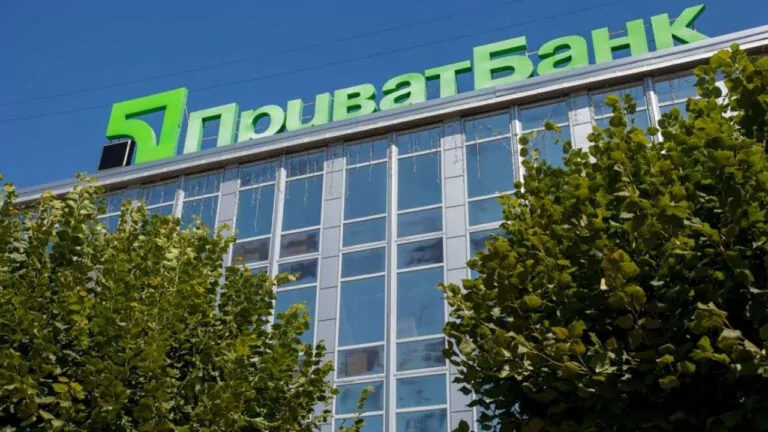 Фейк. ПриватБанк відмовляє у кредитуванні чоловікам через воєнний стан
