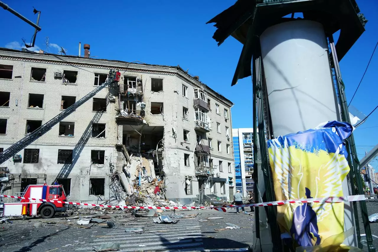 Building damaged by a Russian glide bomb attack on the center of Kharkiv on June 22, 2024 / Photo: Ivan Samoilov for Gwara Media