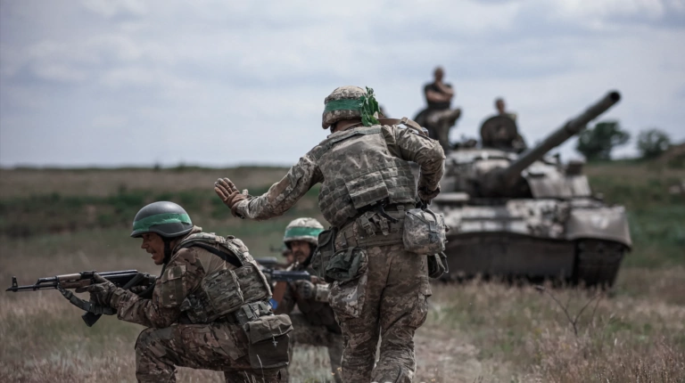 На окупованих територіях Харківщини військові РФ змушують цивільних жити з ними