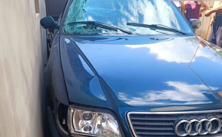 Росіяни вдарили дроном по автівці з цивільними на Харківщині — Нацпол