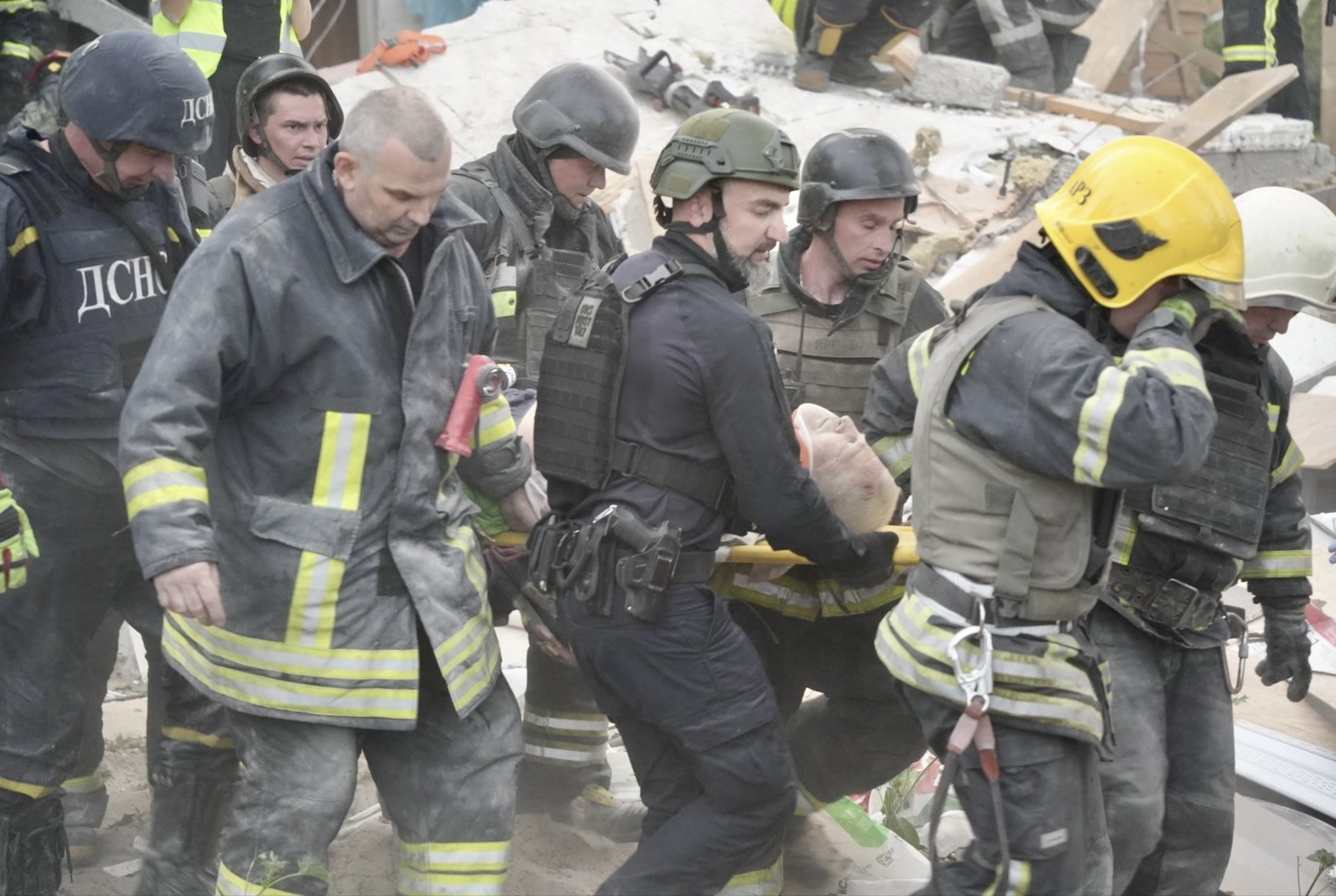 зображення до посту: In photos: Russian glide bomb attack on Kharkiv kills 1, injures 7