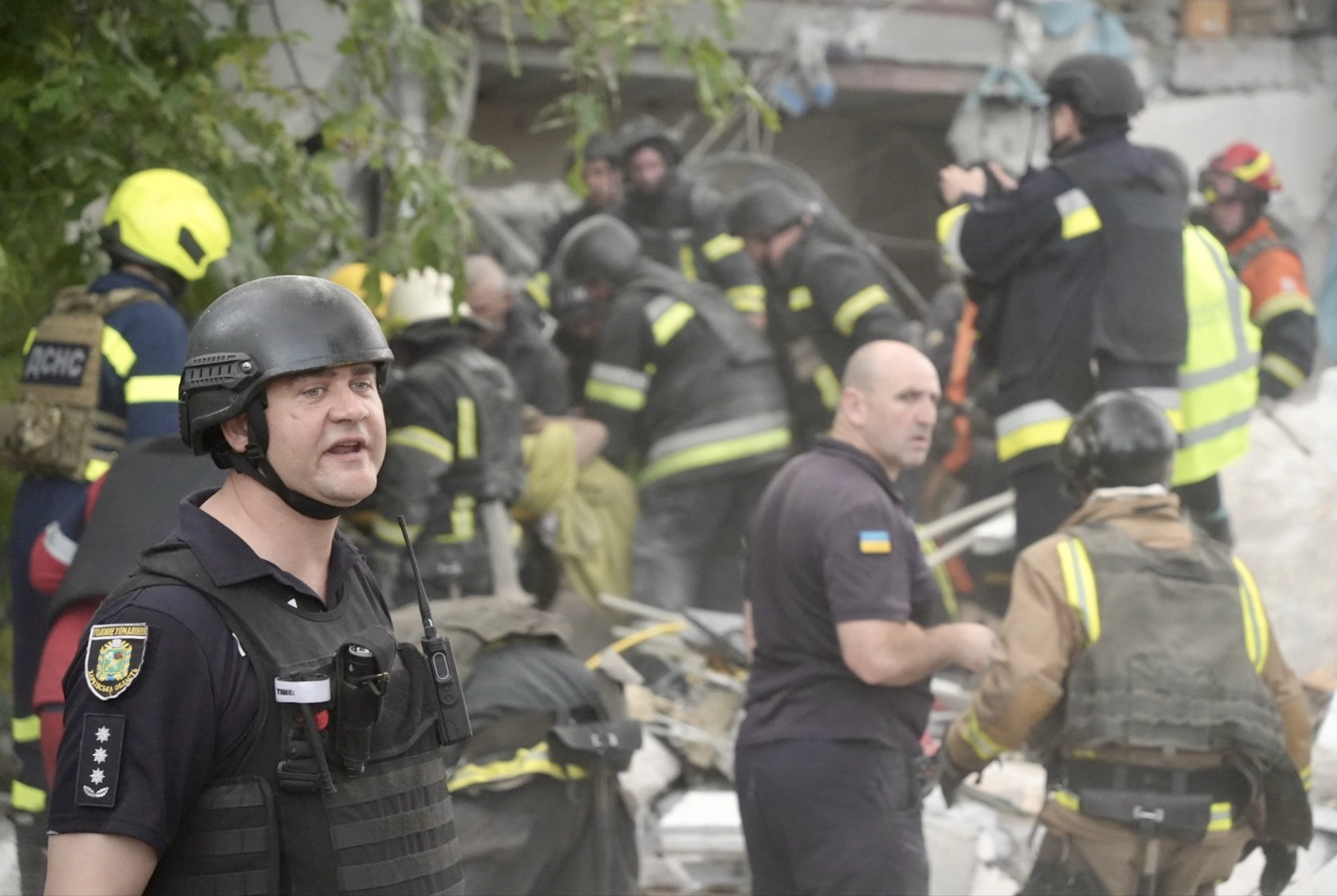 зображення до посту: In photos: Russian glide bomb attack on Kharkiv kills 1, injures 7