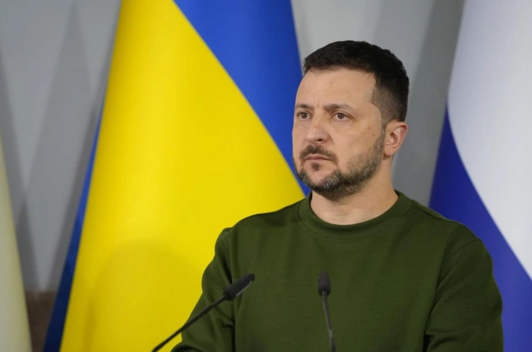 57% українців довіряють Зеленському як президенту — опитування