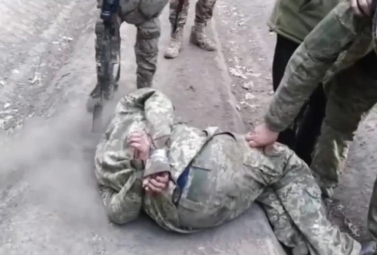 Знущання з українських полонених: прокуратура розпочала провадження