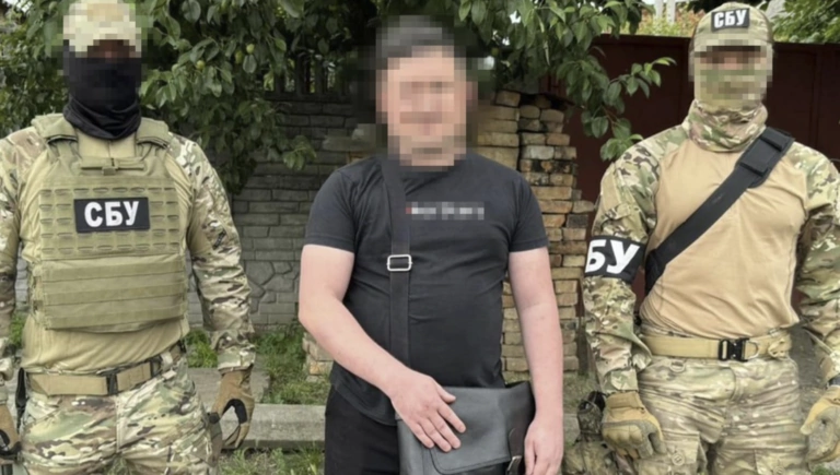 Блогера, який, ймовірно, публікував у соцмережах позиції ЗСУ, затримала СБУ