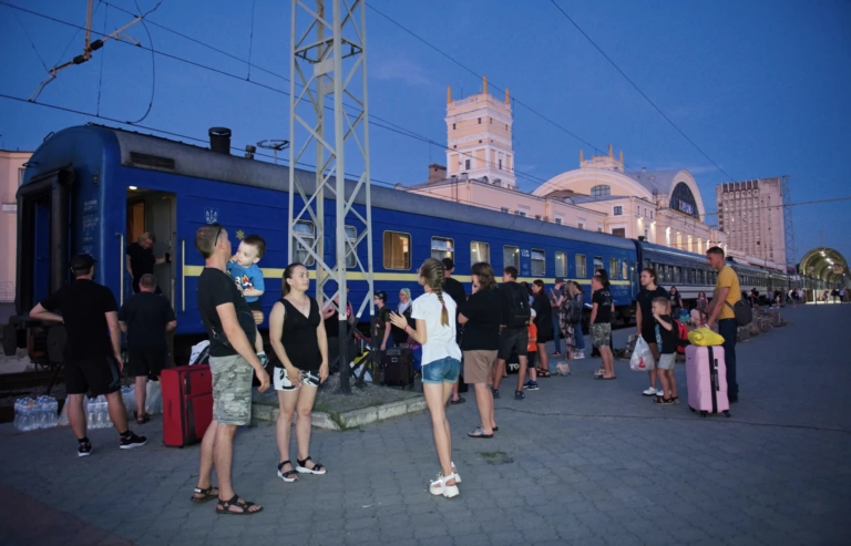 Примусова евакуація у Купʼянському районі: залишаються ще 55 дітей