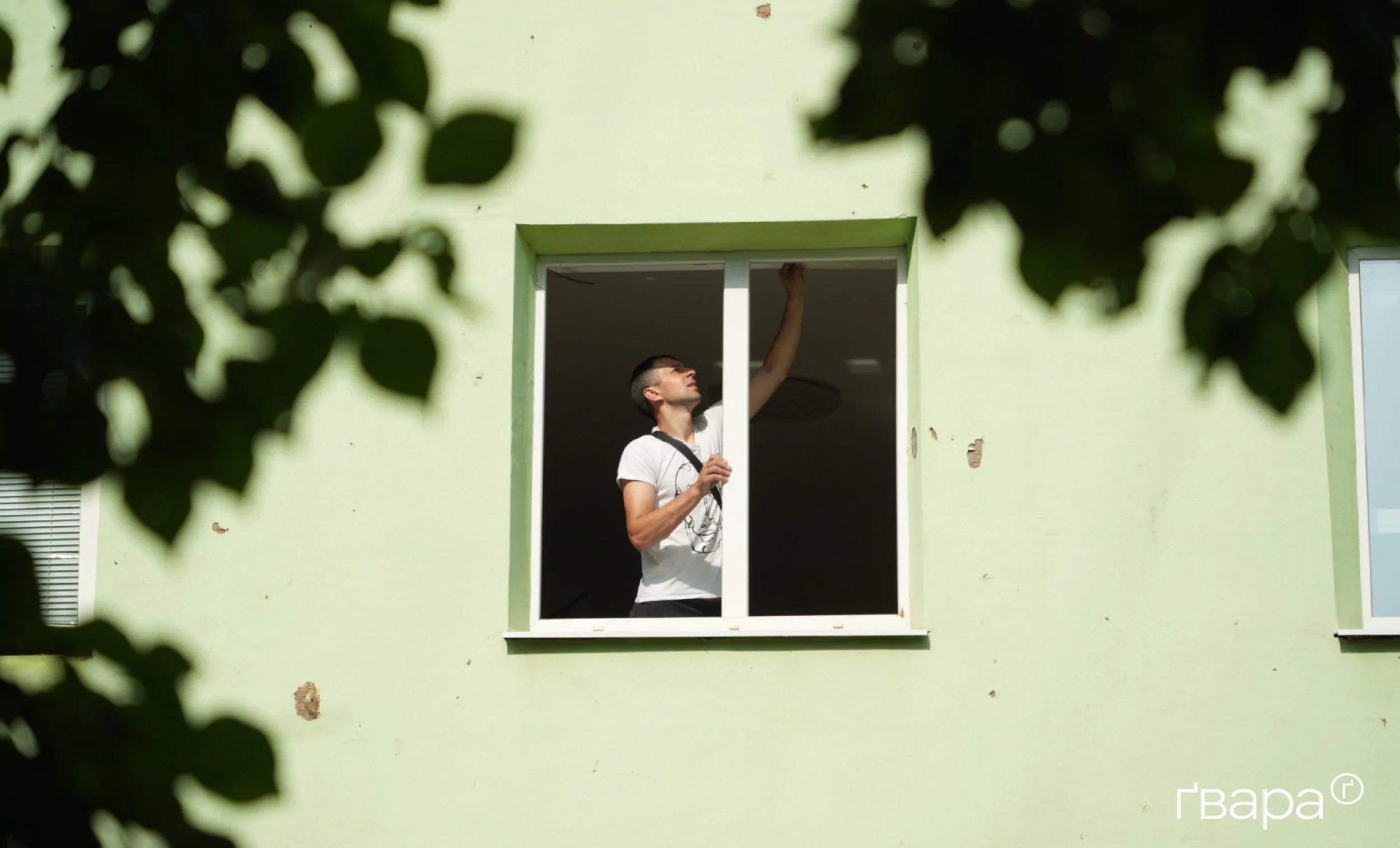 зображення до посту: Дев’ять поранених: російські військові вдарили по центру Чугуєва — фото