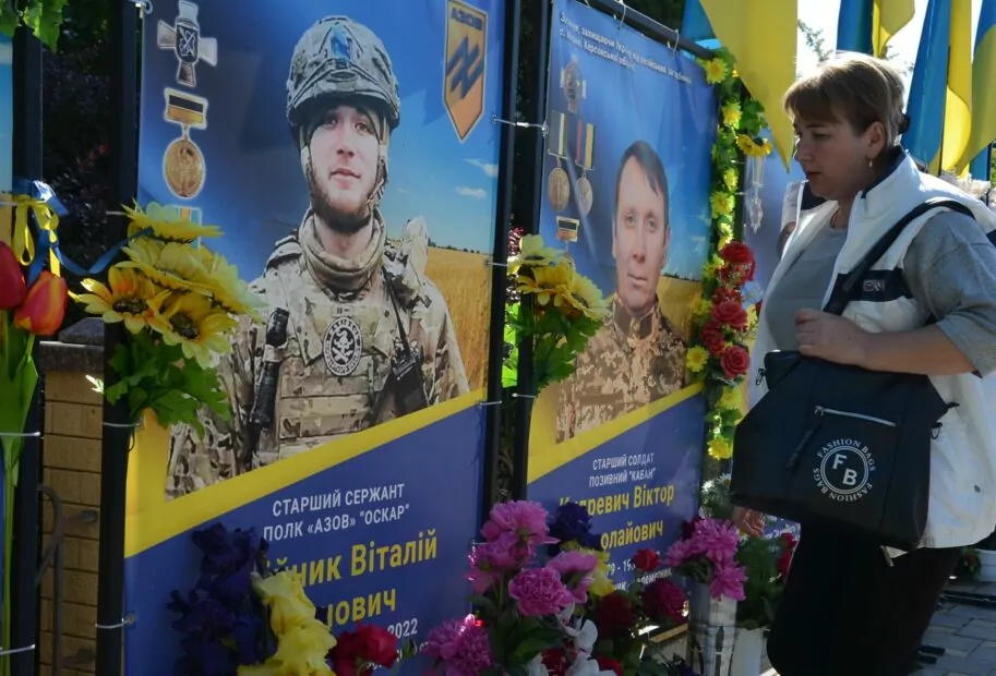зображення до посту: Фейк. На Вінничині осквернили могилу бійця «Азову»