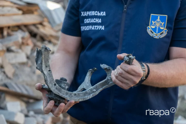 Російські війська влучили в приватний будинок на Харківщині: розбір завалів триває