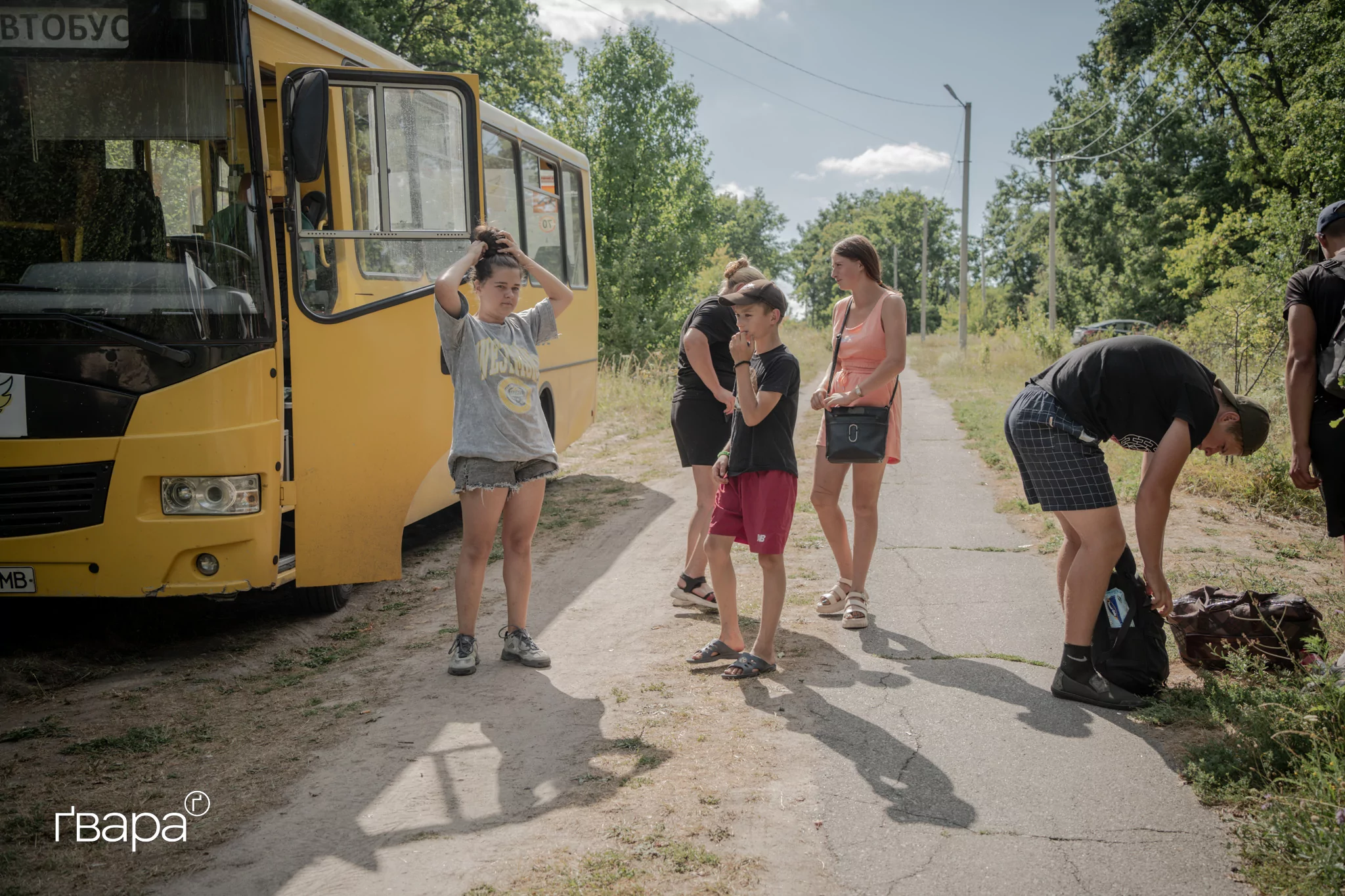 зображення до посту: «Мимо летить — значить нема чого бояться» — фоторепортаж з примусової евакуації у Вовчанській громаді