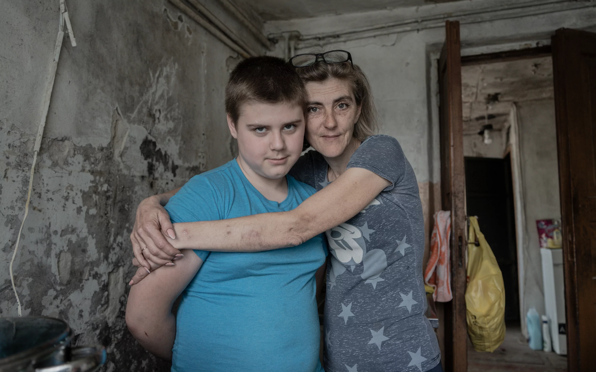 Yehor with his mother in Vesele village. Archive photo. October 2023 / Photo: Ivan Samoilov for Gwara Media