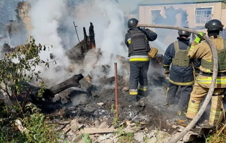 Рятувальники ліквідували 4 пожежі: наслідки обстрілів Куп’янщини
