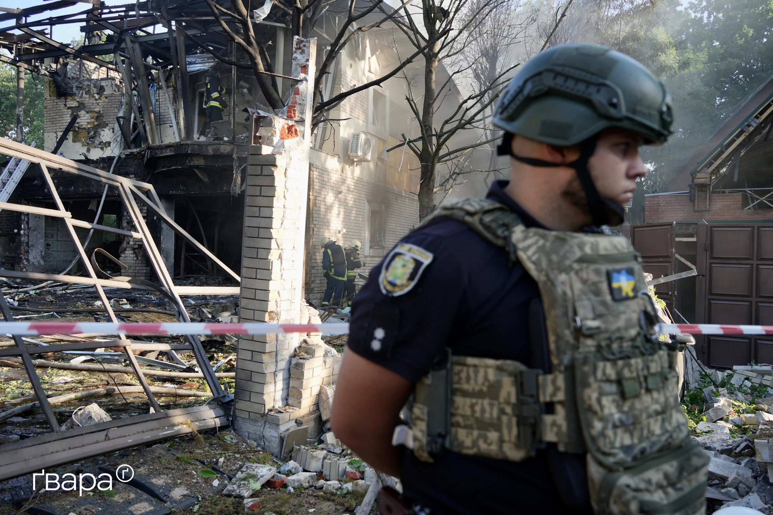 зображення до посту: Росіяни вдарили КАБом по будинку волонтера в Харкові — фоторепортаж