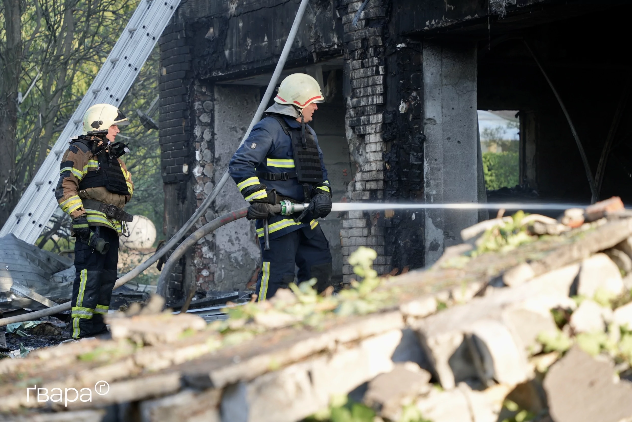 зображення до посту: Росіяни вдарили КАБом по будинку волонтера в Харкові — фоторепортаж