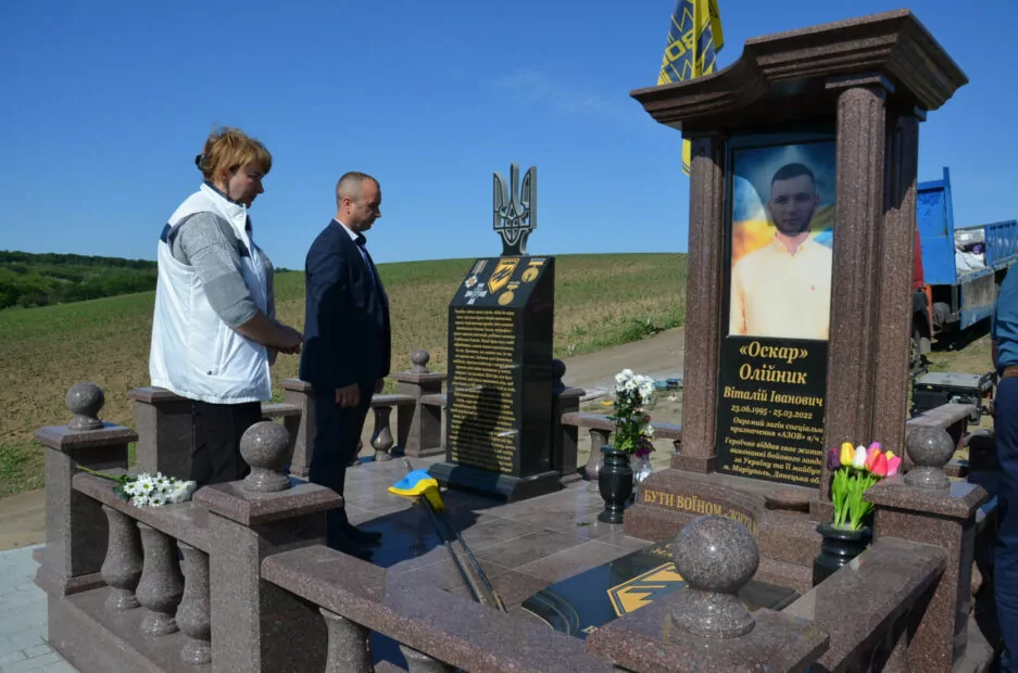 зображення до посту: Фейк. На Вінничині осквернили могилу бійця «Азову»