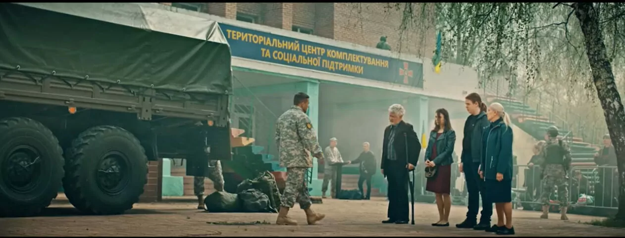 зображення до посту: Футболіст Збірної України Зінченко витратив на святкування програшу 40 тисяч євро, а Порошенко пропонує переспрямувати частину коштів ПДФО з військових до місцевих бюджетів. Фейкотня 08.07 – 14.07