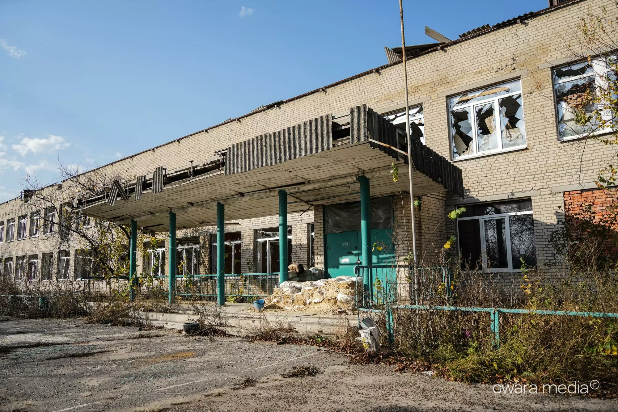 School in Vesele, destroyed by Russian attacks. Photo from archives. October 2023 / Photo: Ivan Samoilov for Gwara Media 