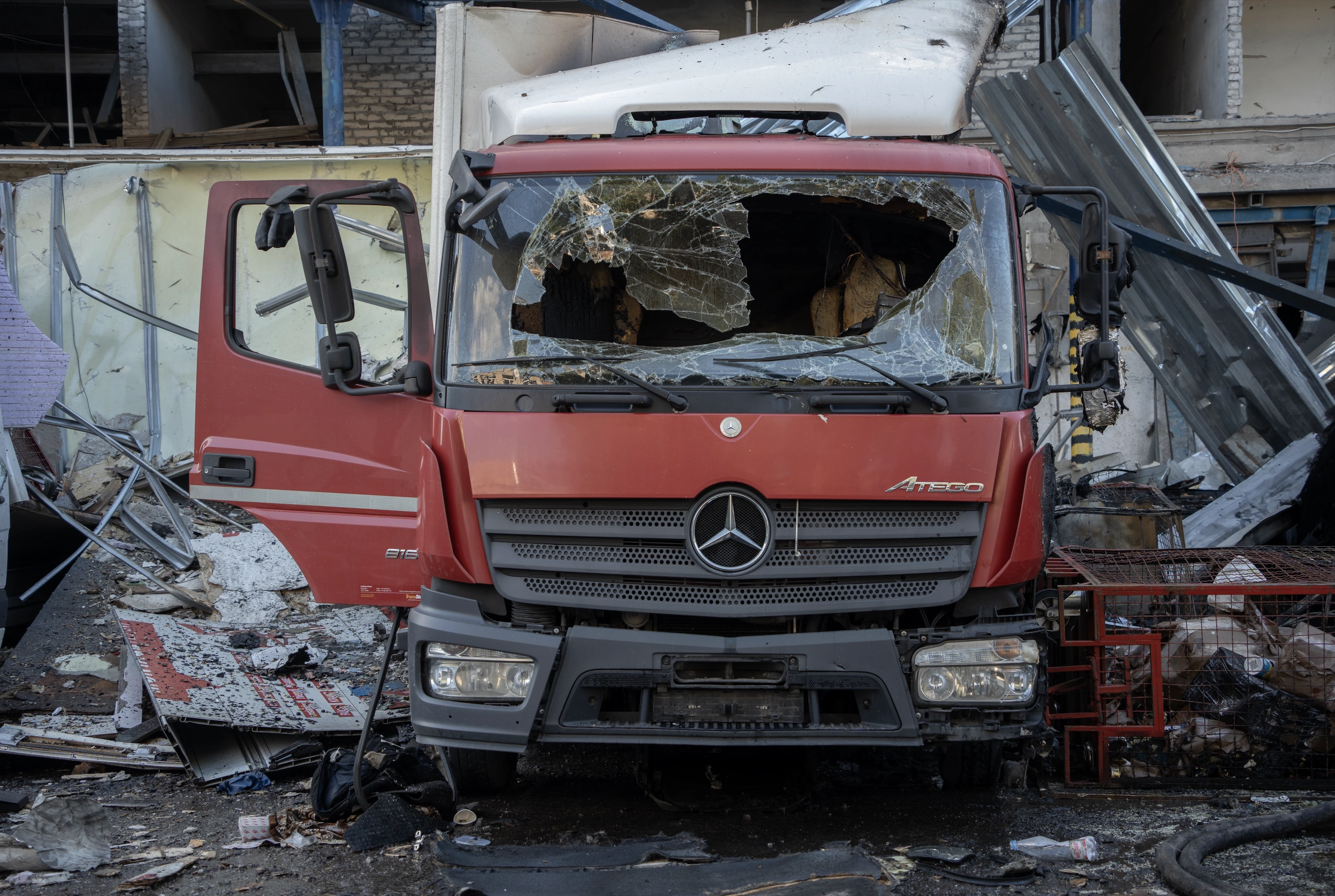 зображення до посту: Russians drop FAB-500 bomb on Kharkiv postal depot, kill 1, injure 10, including 8-month-old child (in photos)