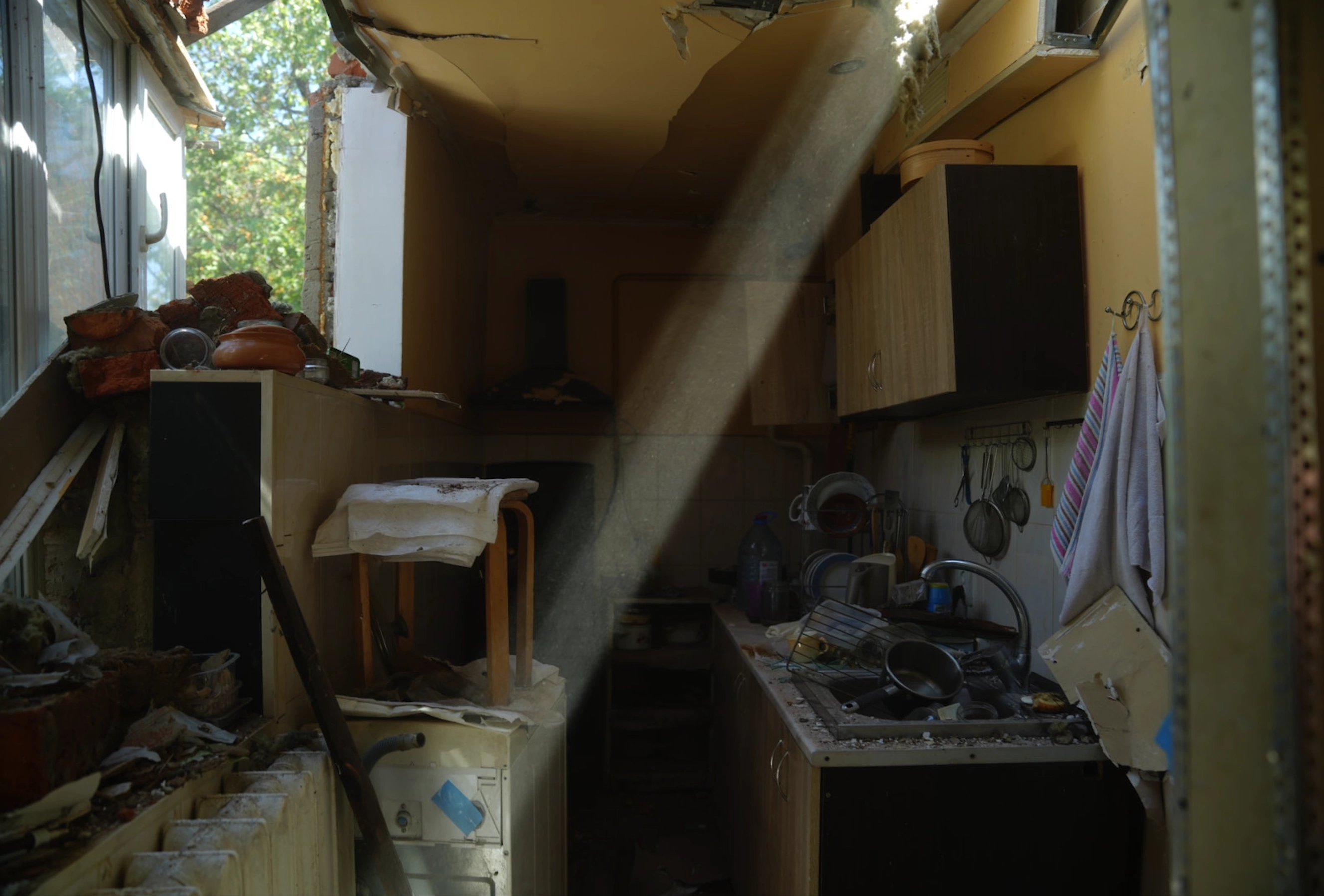 зображення до посту: Russian shell fragments cause house to catch fire in Kharkiv, injure 2 (in photos)