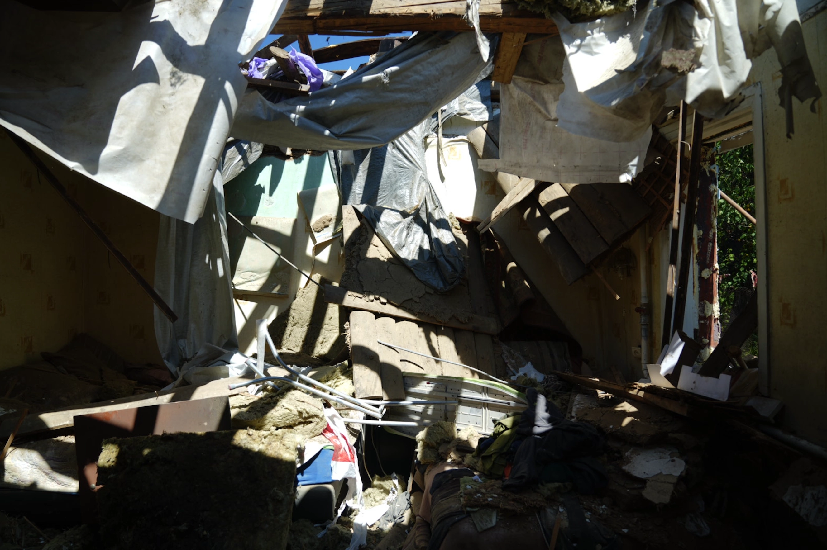 зображення до посту: Russian shell fragments cause house to catch fire in Kharkiv, injure 2 (in photos)