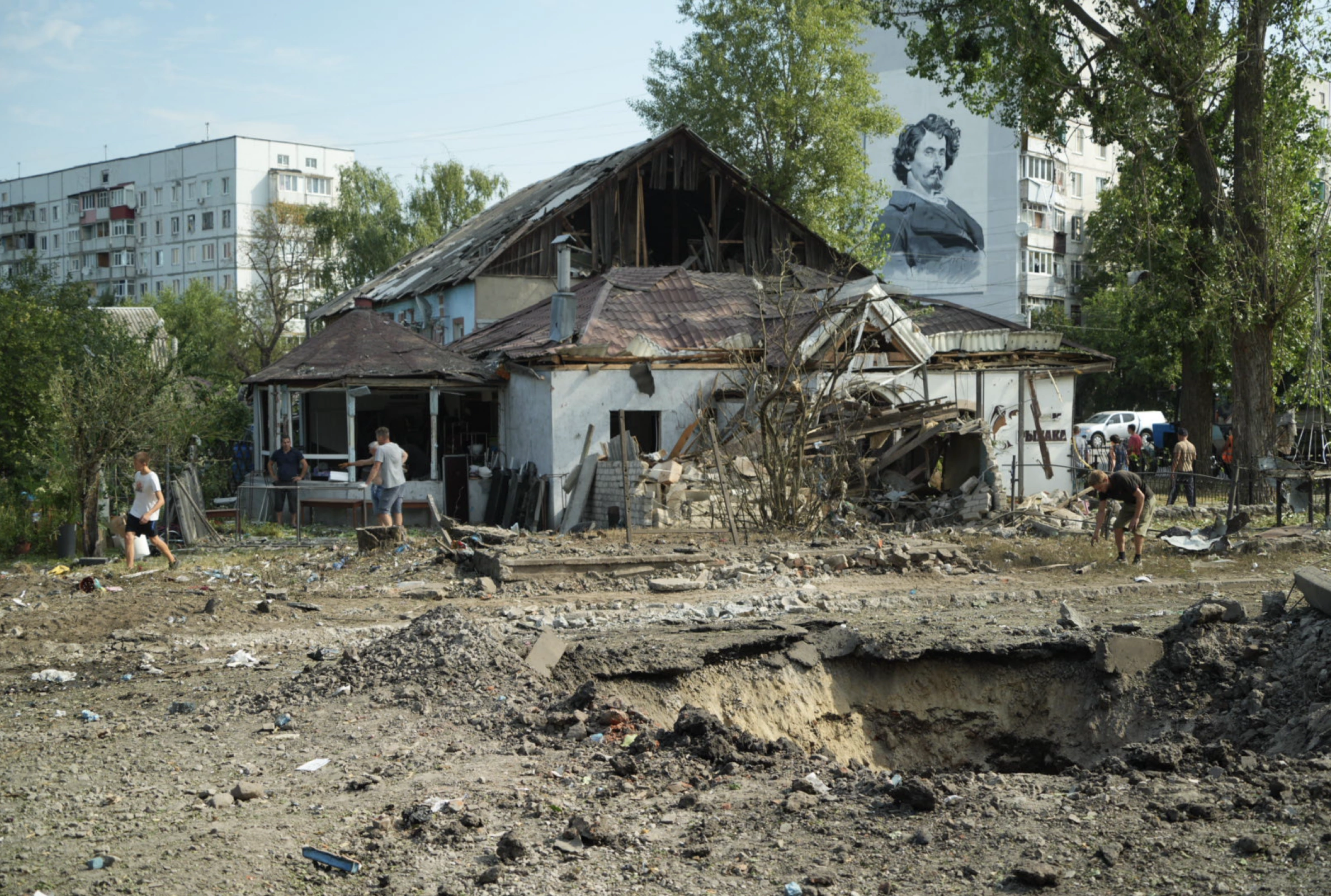 зображення до посту: In photos: Russians attack center of Chuhuiv in Kharkiv region with missiles, injure 9, including 14-year-old boy