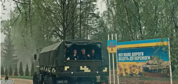зображення до посту: Футболіст Збірної України Зінченко витратив на святкування програшу 40 тисяч євро, а Порошенко пропонує переспрямувати частину коштів ПДФО з військових до місцевих бюджетів. Фейкотня 08.07 – 14.07