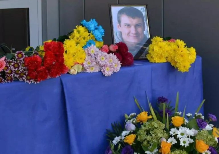 У Харківському ліцеї відкрили меморіальну дошку полеглому захисникові України Дмитру Курʼянову