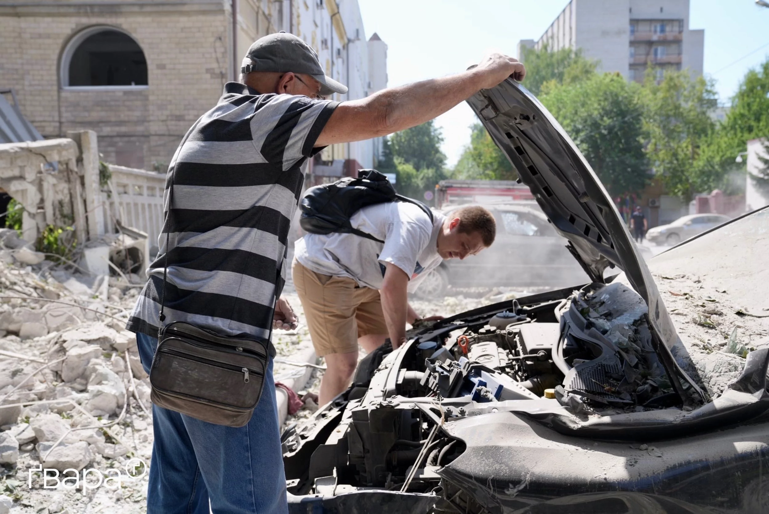 зображення до посту: Серед постраждалих – 8-ми місячне немовля: РФ вдарила по центру Харкова