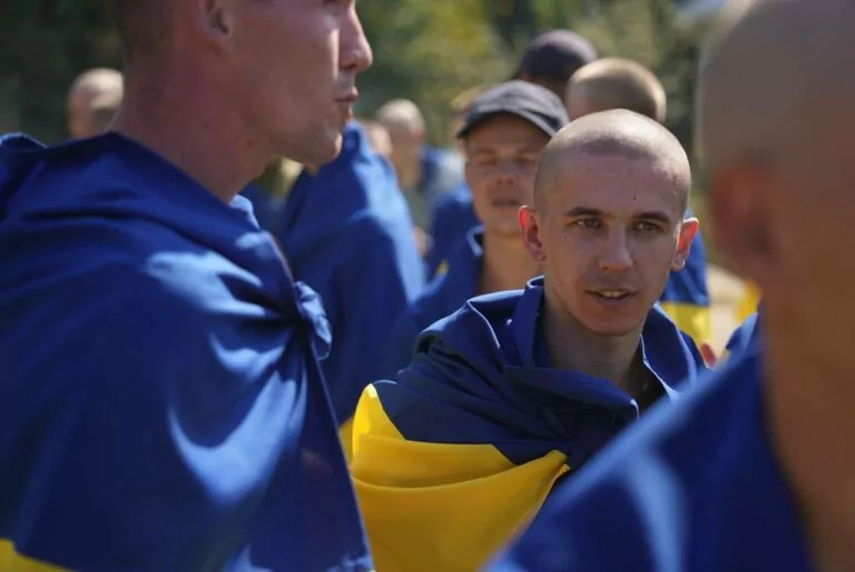 З російського полону повернулося шість захисників із Харківщини