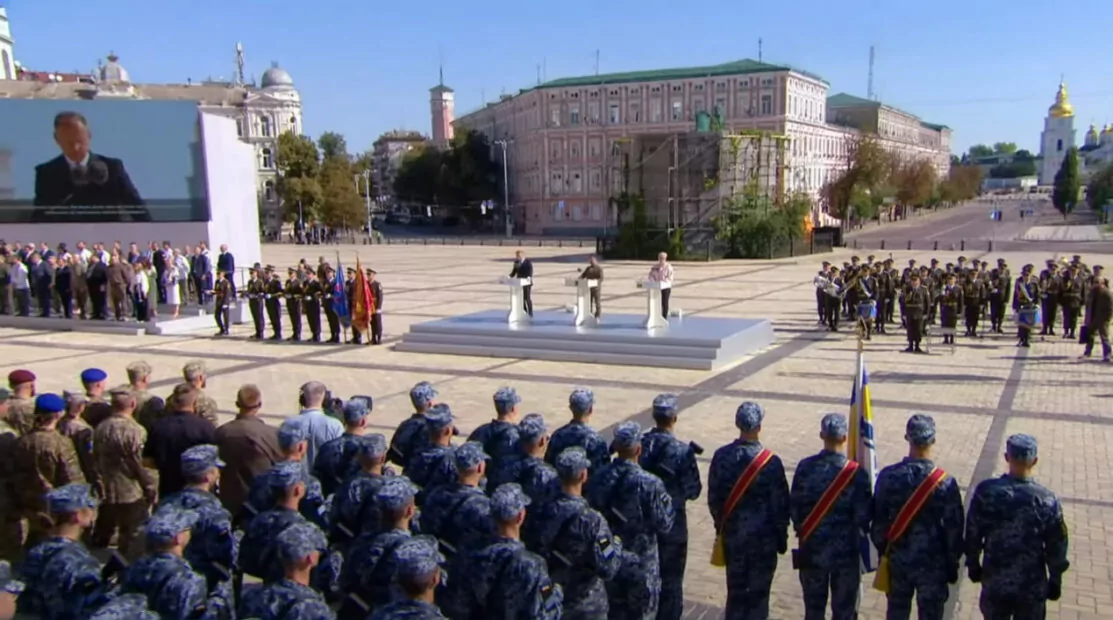зображення до посту: Маніпуляція. У Києві приховали пам’ятник Хмельницькому від делегацій Польщі та Литви
