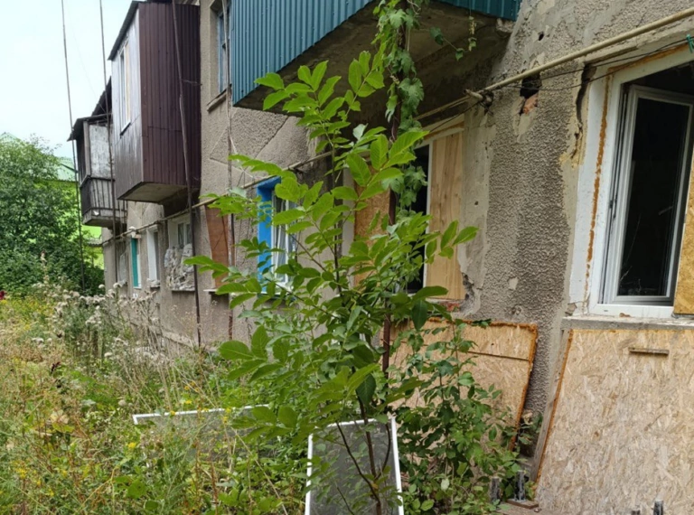 Внаслідок обстрілу на Харківщині пошкоджено багатоквартирний будинок та енергомережі