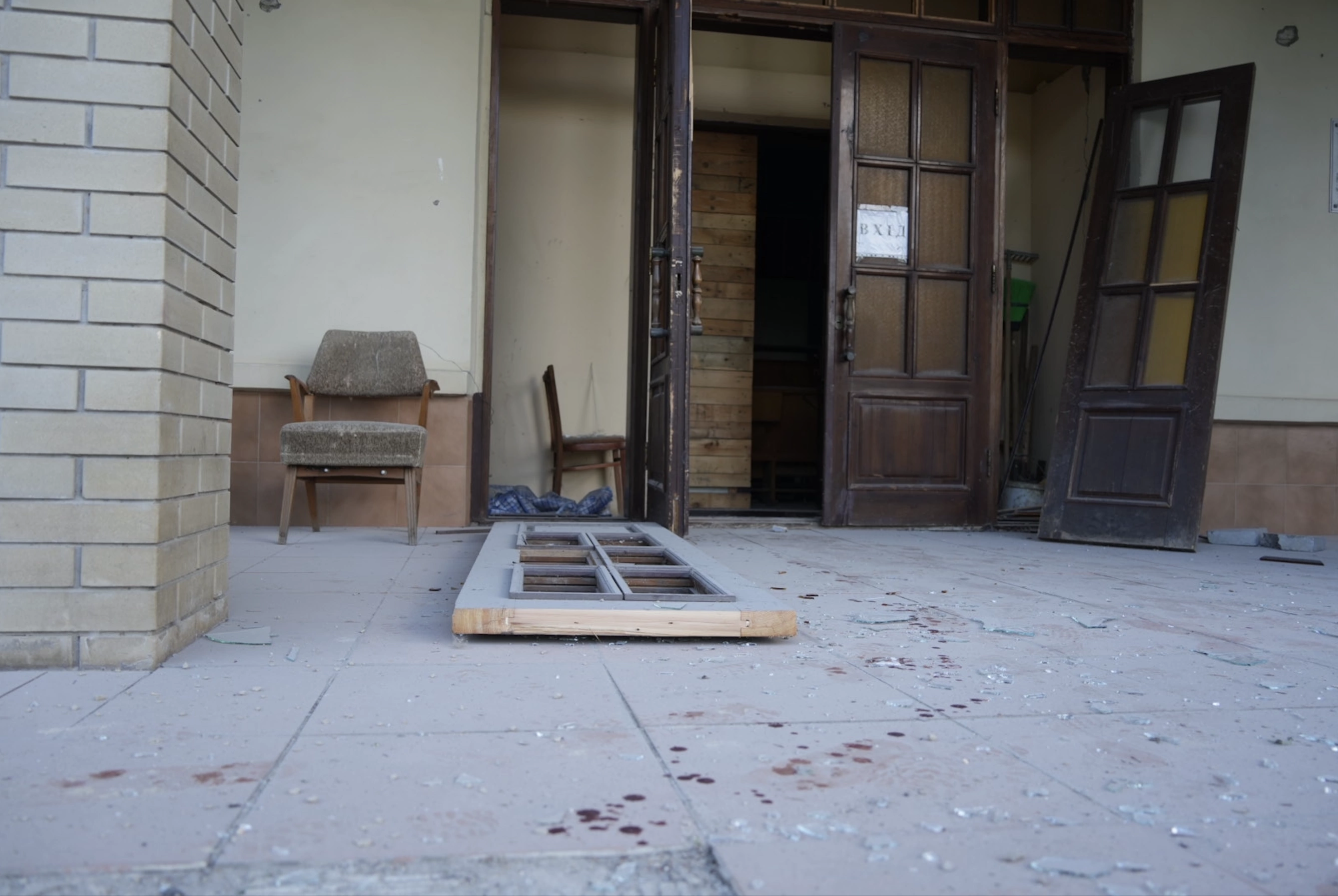 зображення до посту: In photos: Russians drop glide bomb on educational institution in Kharkiv, injure 1 (Updated)